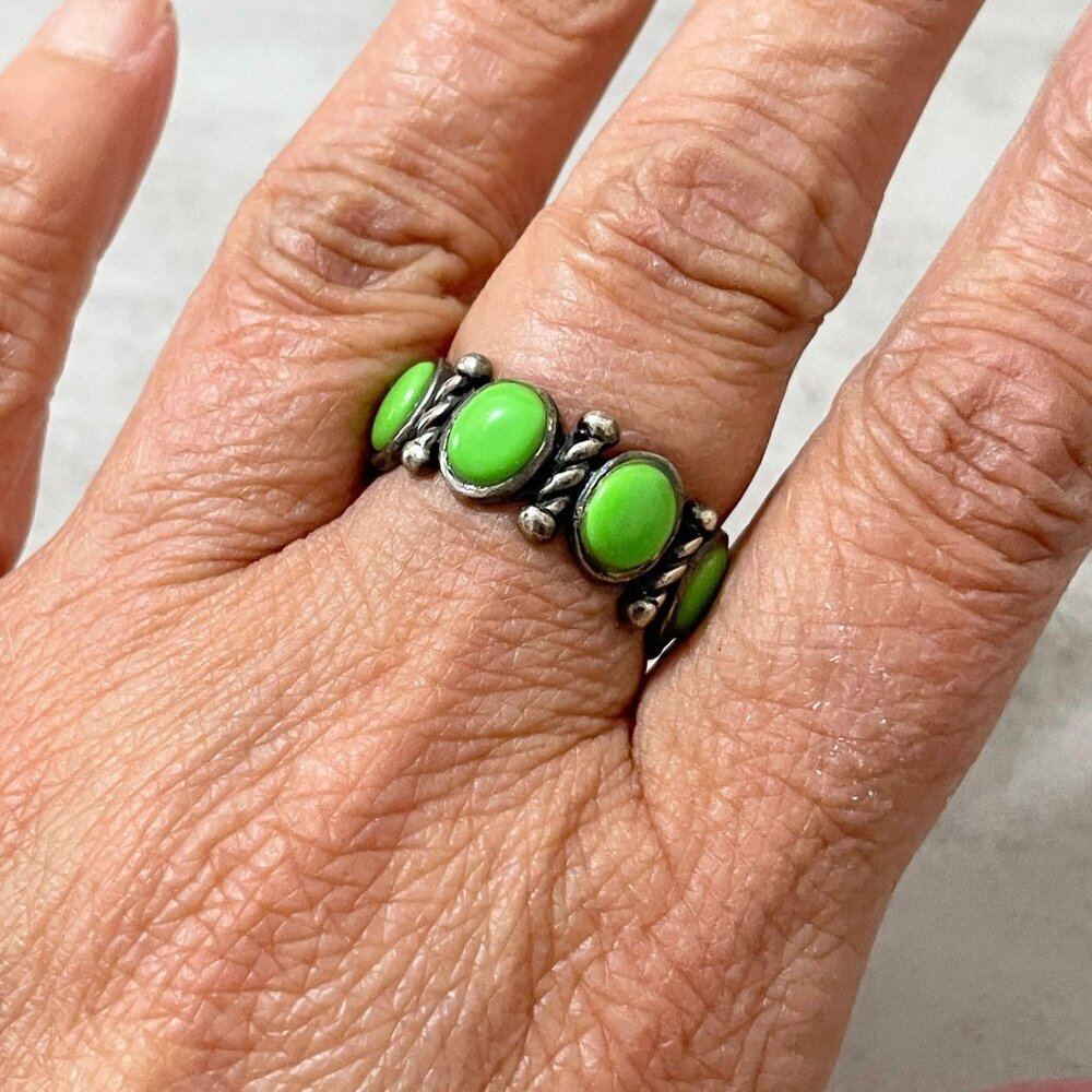 Vintage Sensa Eustace Zuni Green Jadite .925 Sterling Silver Band Ring Size 8.25